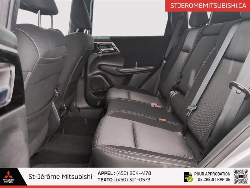 mitsubishi Outlander 2022 - 21