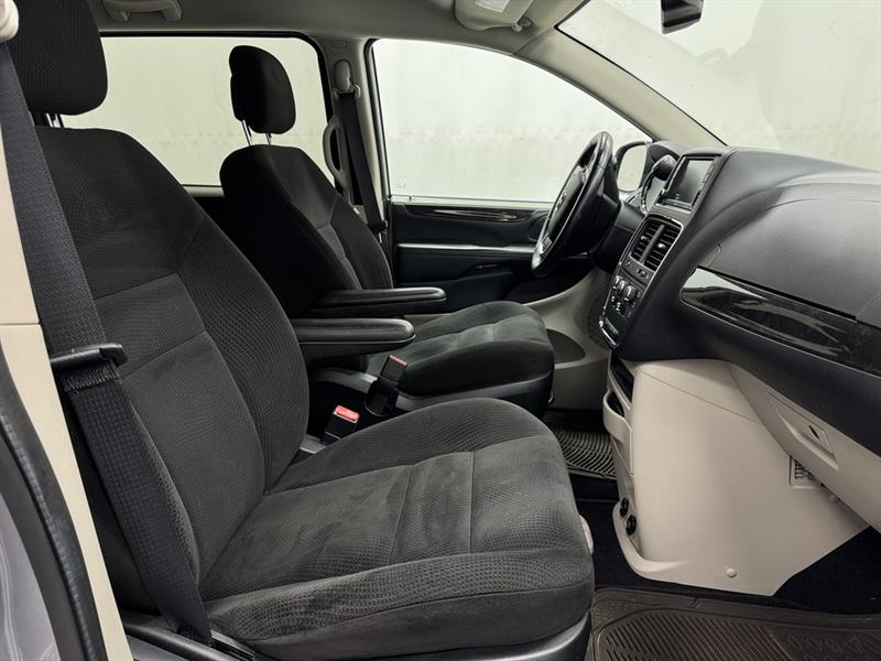 dodge Grand Caravan 2016 - 32