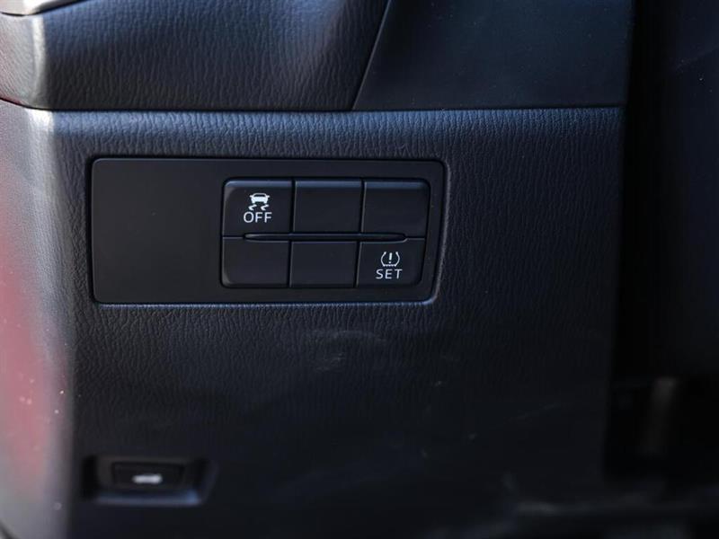 mazda Mazda3 2017 - 25