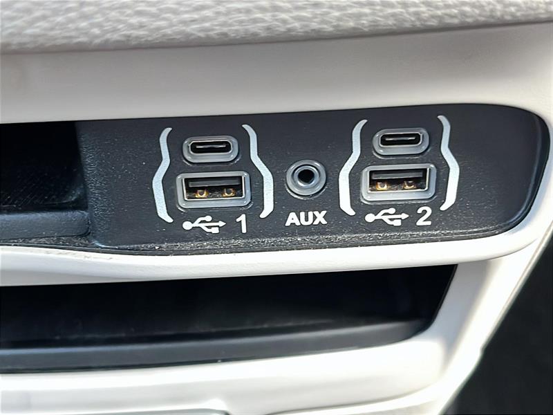 chrysler Pacifica 2023 - 26