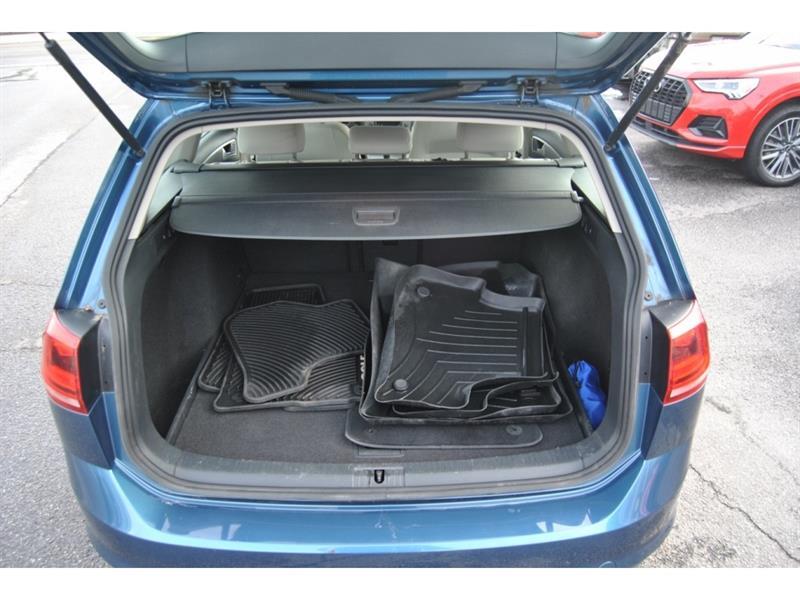 2017 Volkswagen Golf - Image 11