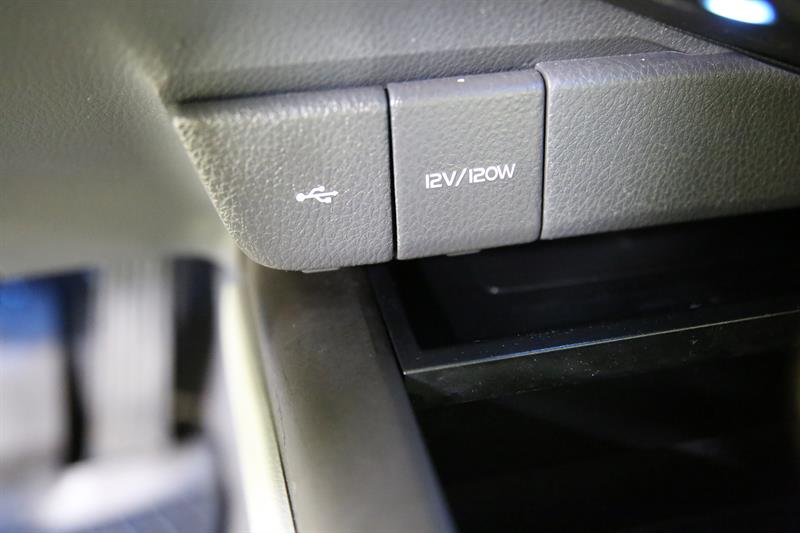 toyota Camry 2021 - 25