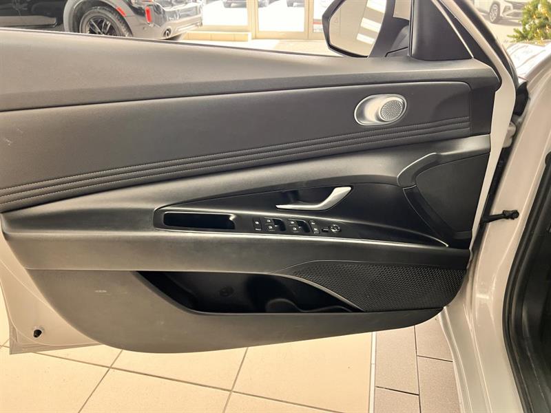 hyundai Elantra 2022 - 16