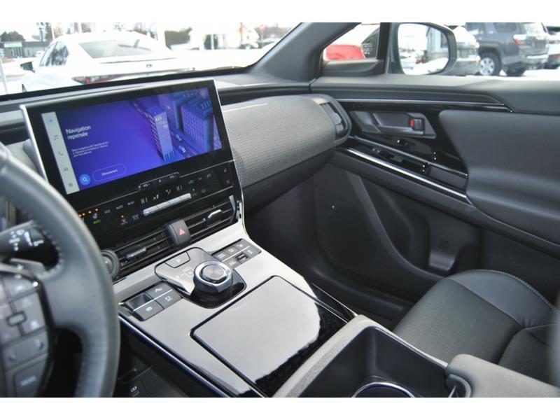 2023 Subaru Solterra - Image 16