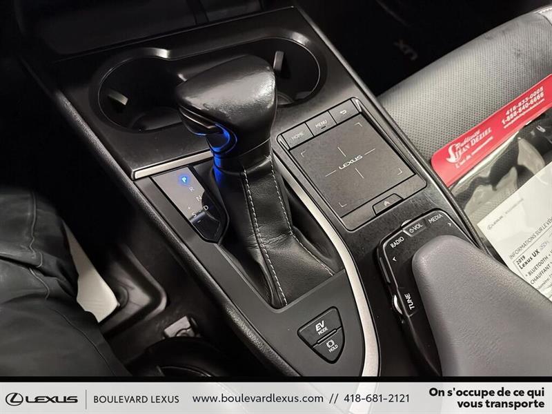 lexus UX 2019 - 18