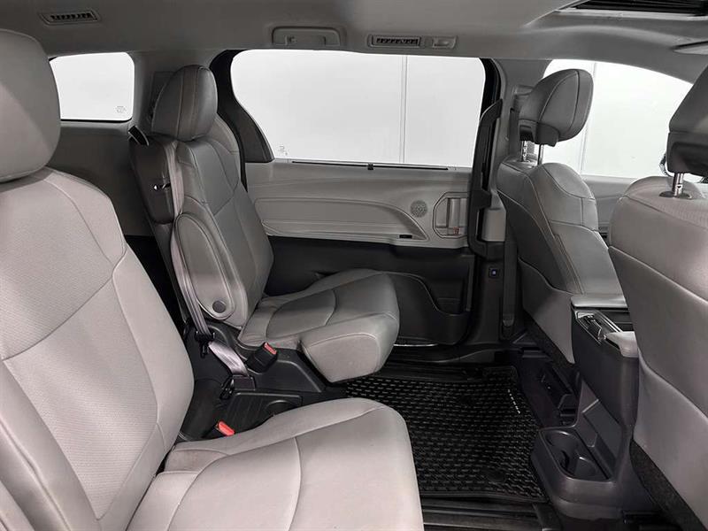 toyota Sienna 2024 - 26