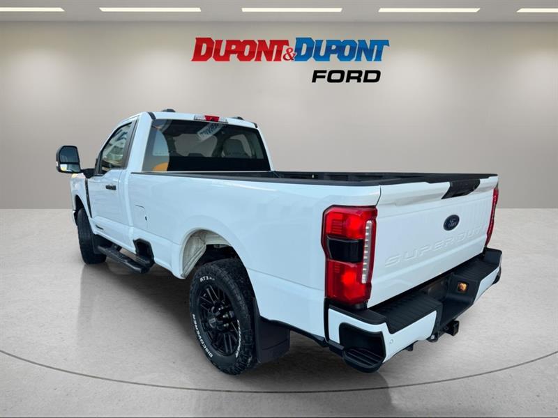 ford Super Duty F-350 à roues arrière simples 2023 - 3