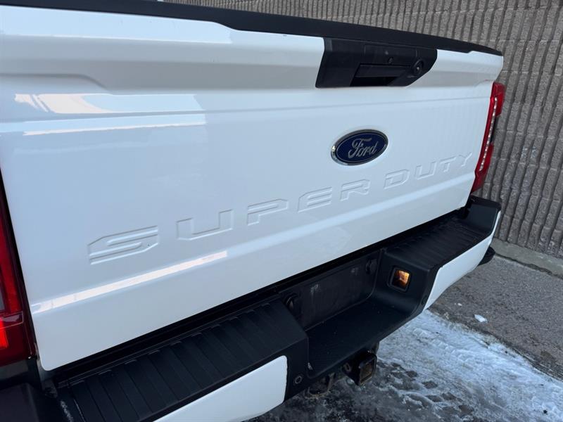 ford Super Duty F-350 à roues arrière simples 2023 - 27