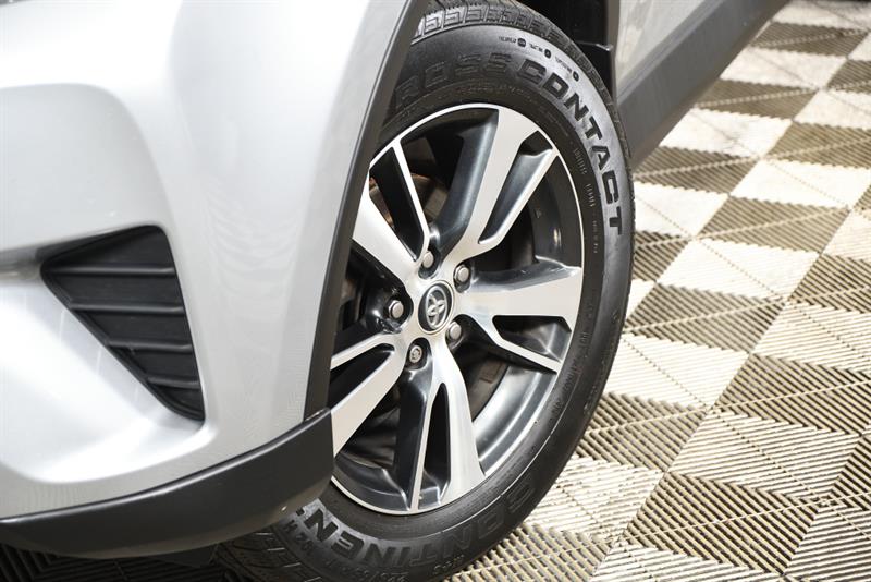 toyota RAV4 2018 - 9