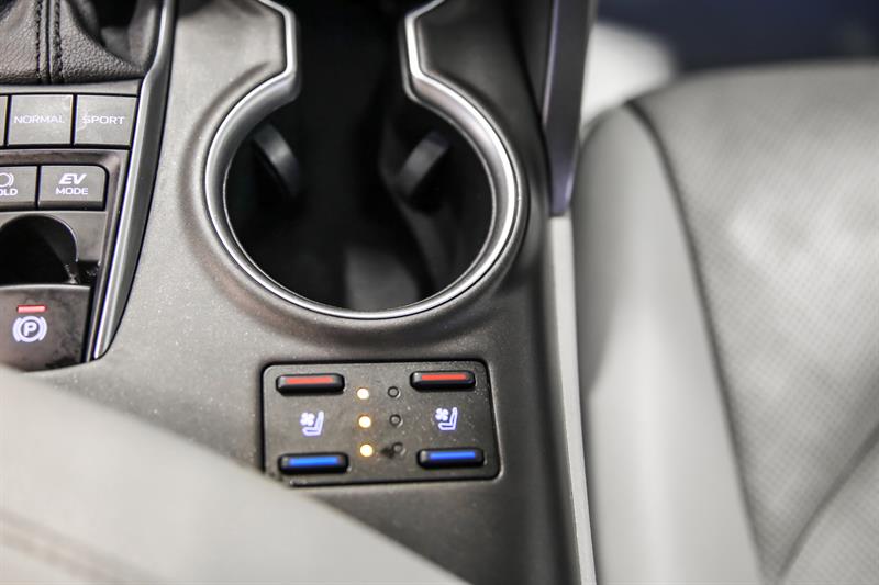 toyota Camry 2021 - 24