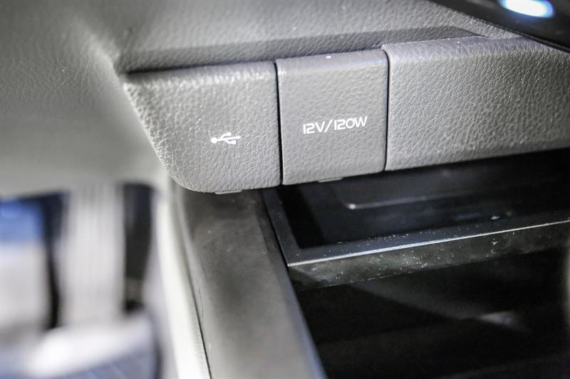 toyota Camry 2021 - 25