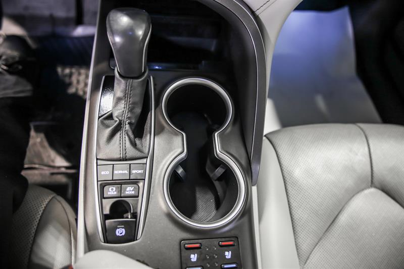 toyota Camry 2021 - 26