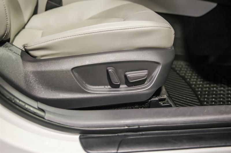 toyota Camry 2021 - 30