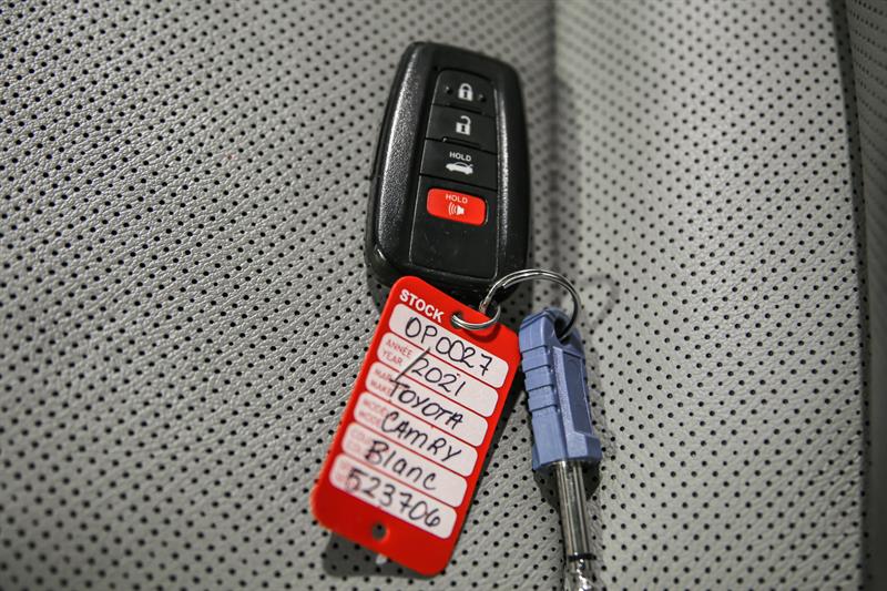 toyota Camry 2021 - 32