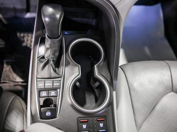 toyota Camry 2021 - 26