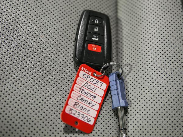 toyota Camry 2021 - 32