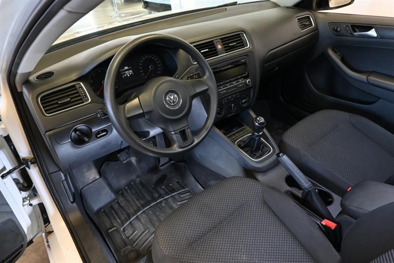 2013 Volkswagen Jetta - Image 14