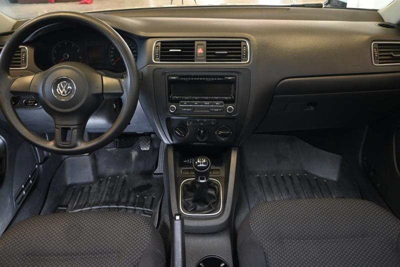 2013 Volkswagen Jetta - Image 16