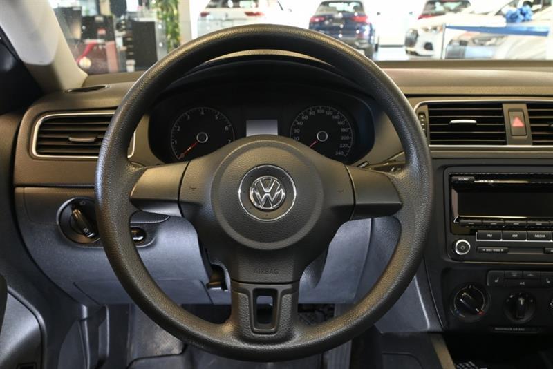 2013 Volkswagen Jetta - Image 17