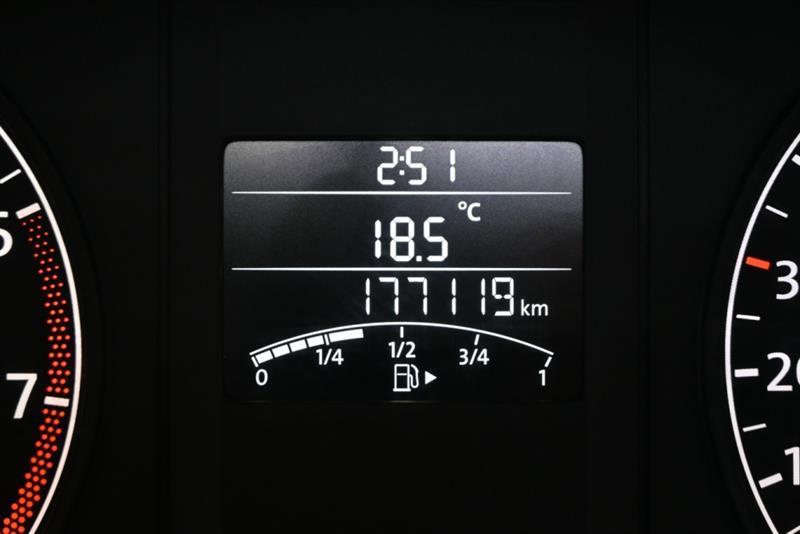 2013 Volkswagen Jetta - Image 19