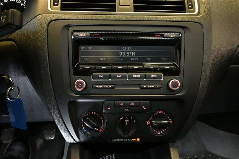 2013 Volkswagen Jetta - Image 20