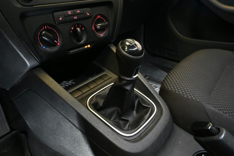 2013 Volkswagen Jetta - Image 21