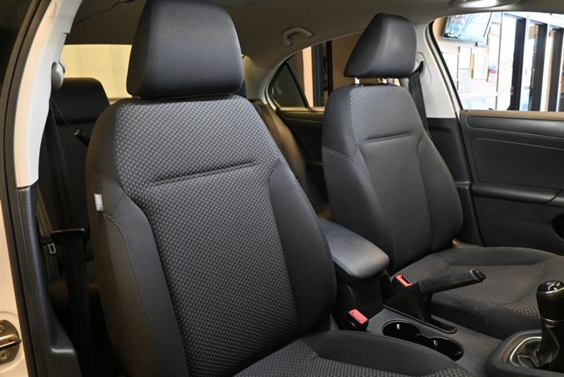 2013 Volkswagen Jetta - Image 25