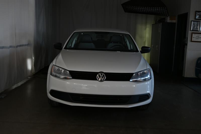 2013 Volkswagen Jetta - Image 26