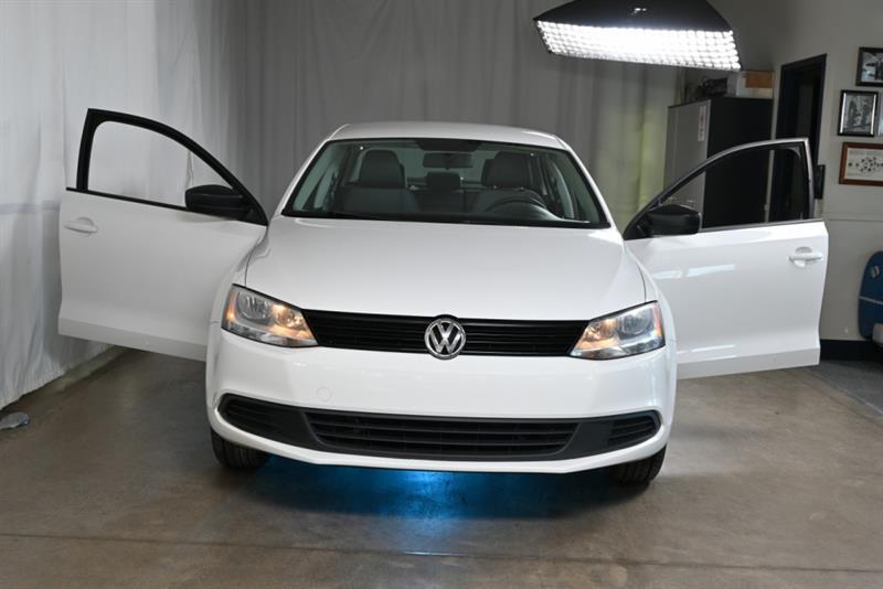 2013 Volkswagen Jetta - Image 29