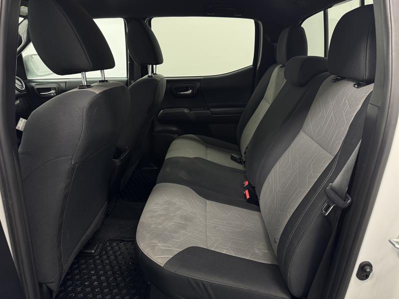 toyota Tacoma 2021 - 32