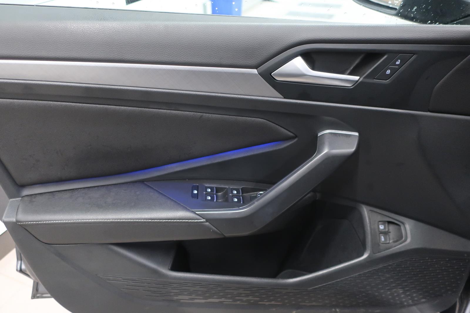 volkswagen Jetta 2023 - 12