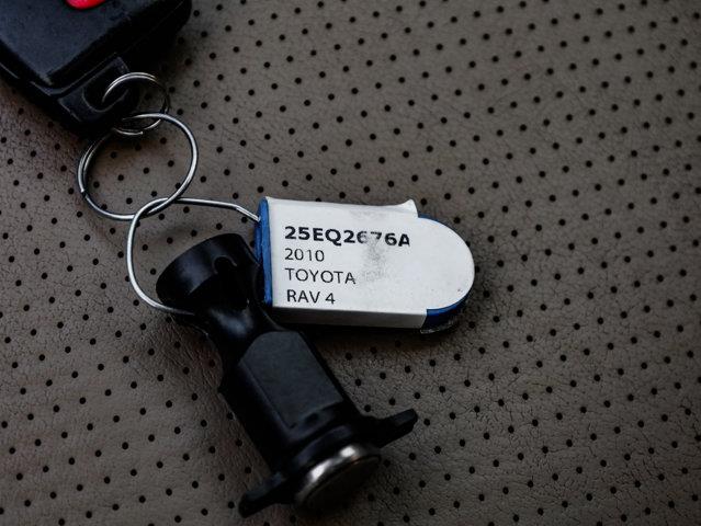 toyota RAV4 2010 - 32