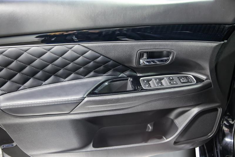 mitsubishi Outlander rechargeable 2020 - 12