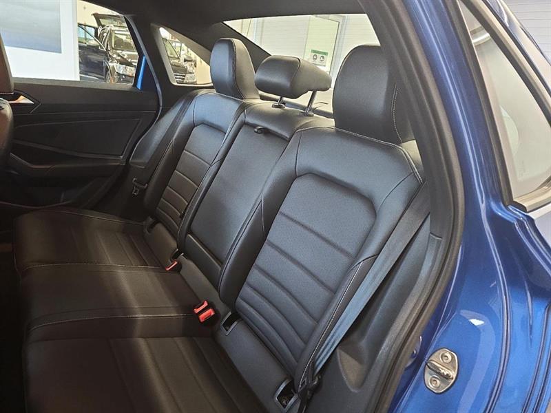 volkswagen Jetta 2023 - 12