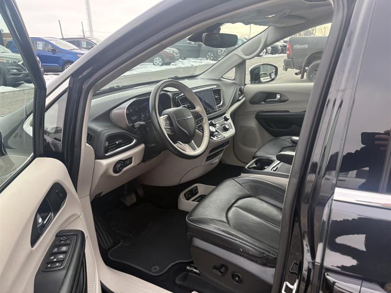 chrysler Pacifica Hybrid 2019 - 11