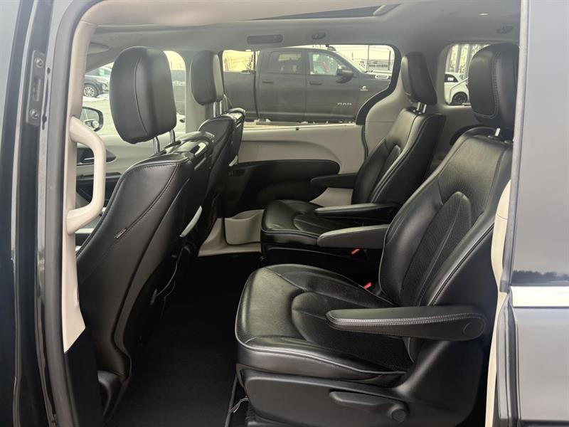 chrysler Pacifica Hybrid 2019 - 13