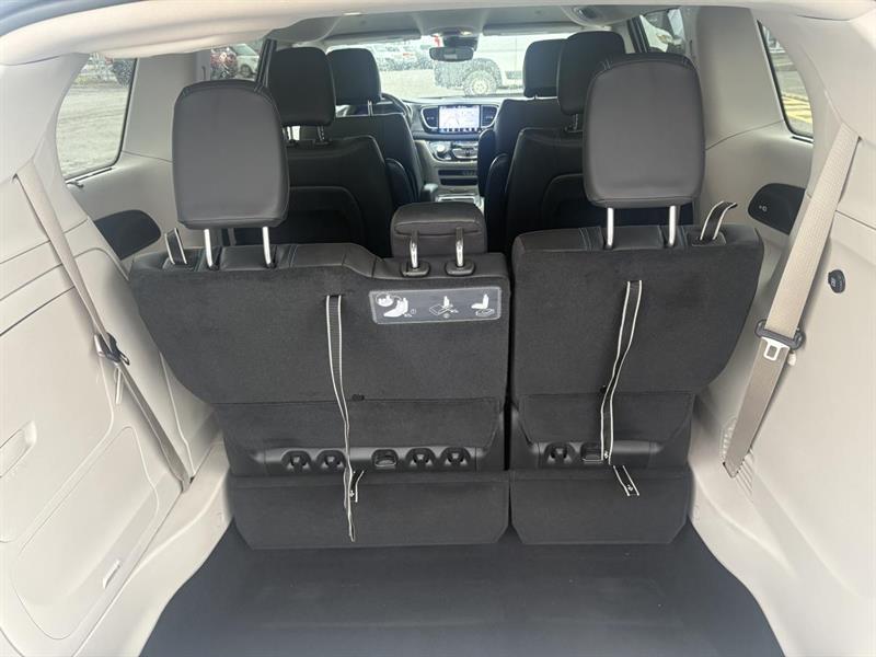 chrysler Pacifica Hybrid 2021 - 16