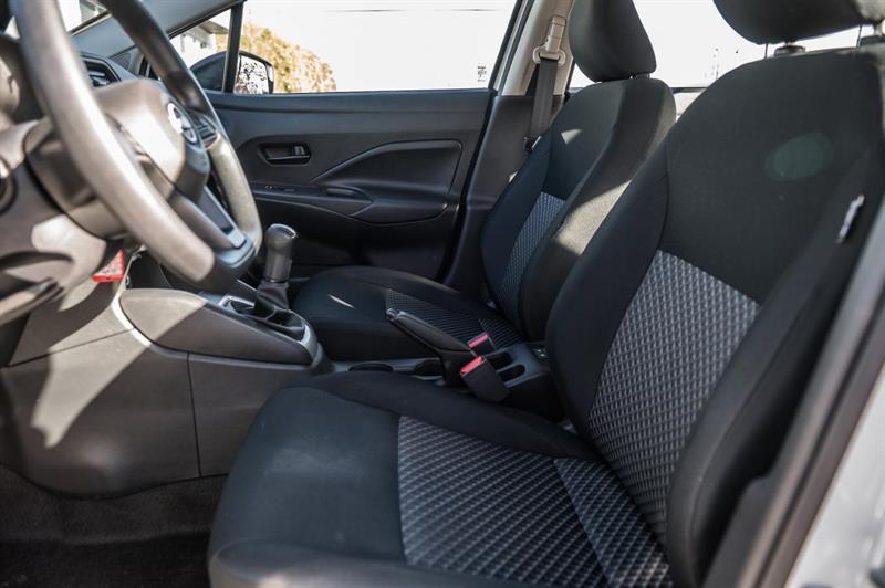 nissan Versa 2023 - 13