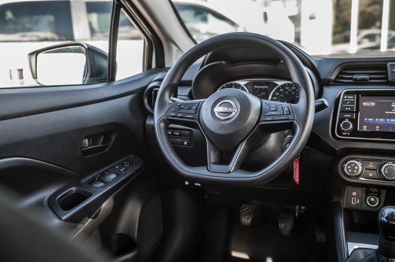 nissan Versa 2023 - 25