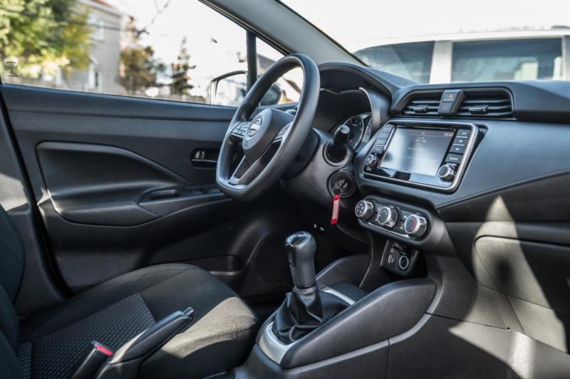 nissan Versa 2023 - 27