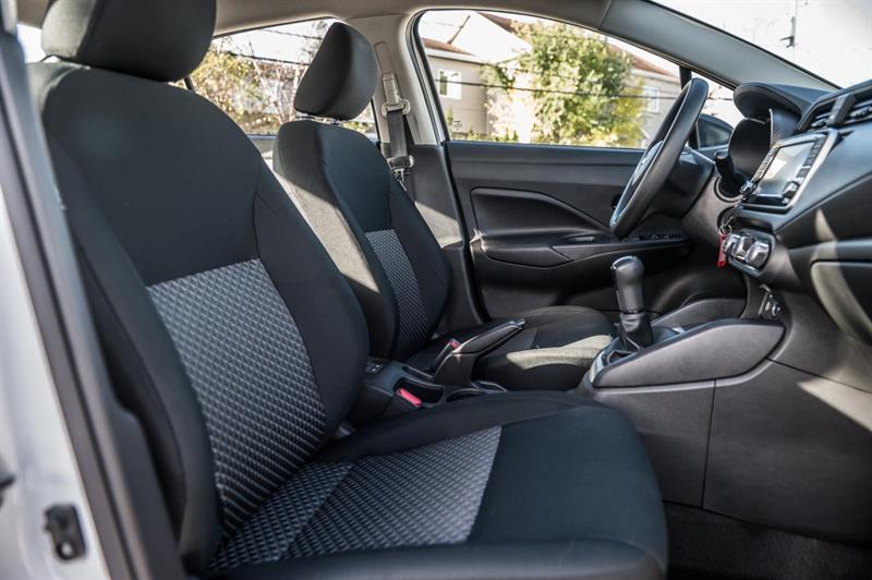 nissan Versa 2023 - 28