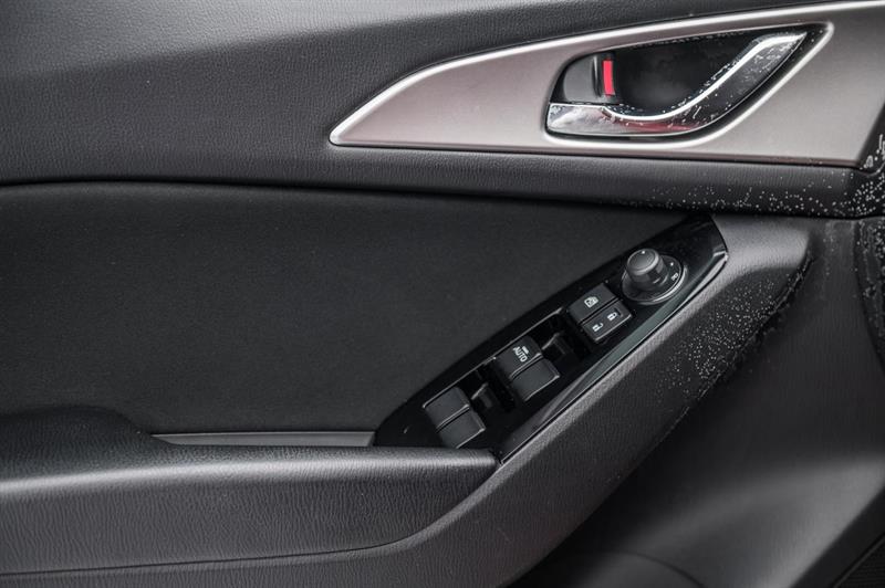 mazda Mazda3 2018 - 12