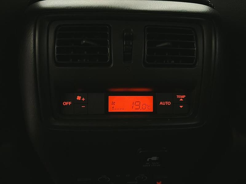 nissan Pathfinder 2017 - 32