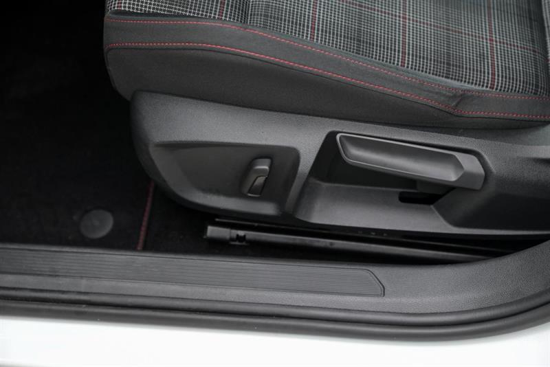 volkswagen Golf GTI 2022 - 11