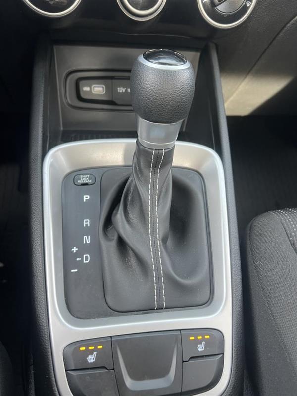 hyundai Venue 2022 - 25