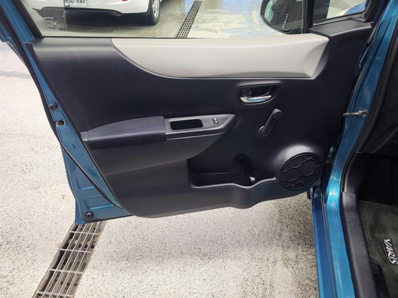 toyota Yaris 2012 - 11