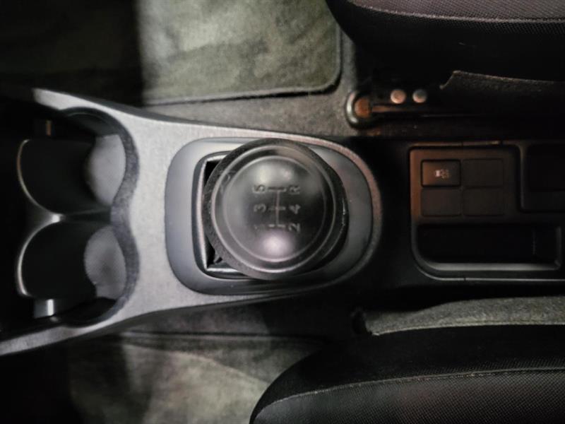 toyota Yaris 2012 - 23