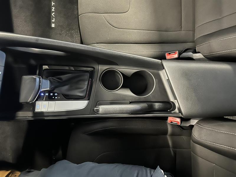 hyundai Elantra 2022 - 25