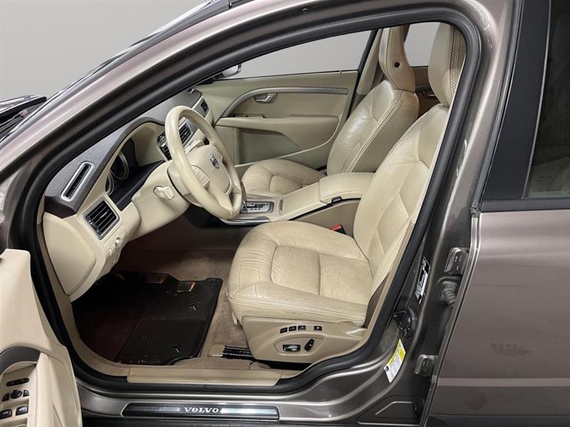 volvo XC70 2011 - 16