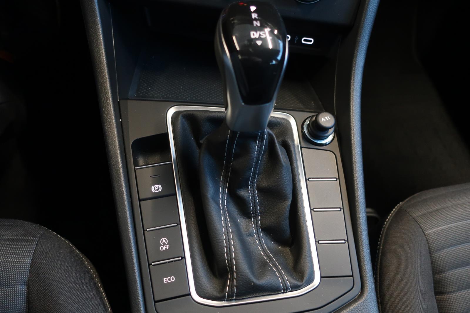 volkswagen Jetta 2023 - 16